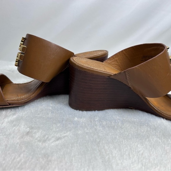 Tory Burch Tan wedges with Gold Emblem - Picture 3 of 5